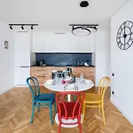 Apartment Piotrkowska - Location, Parking, Workspace - By Rentujemy